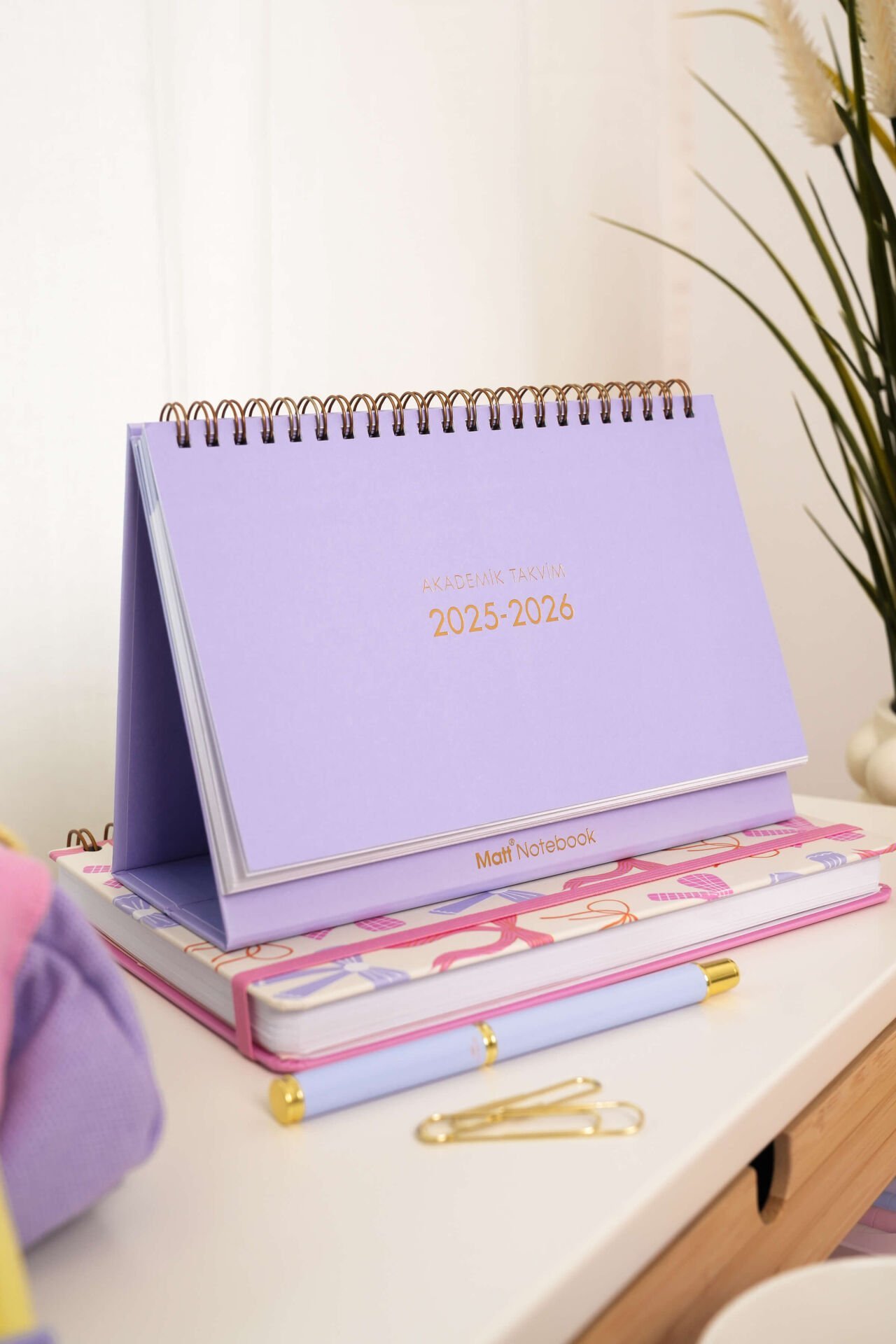 Matt Notebook 2025-2026 16 Aylık Akademik Masaüstü Planlayıcı Takvim Lila