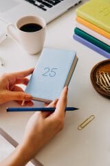 Matt Notebook 2025 Yılı Lastikli Günlük Cep Ajandası 12 Aylık Mavi
