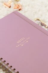 Matt Notebook 20x28 cm A4 Lastikli Spiralli Sert Kapak Not Defteri Kareli Gül Kurusu