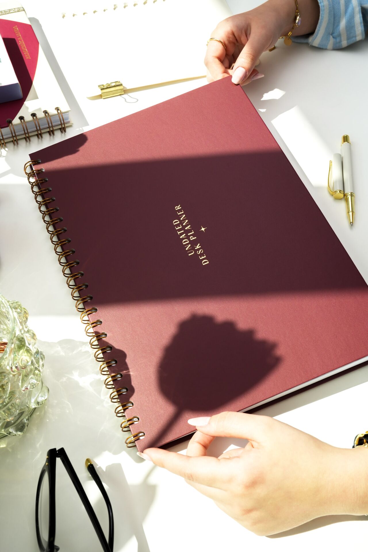 Matt Notebook Süresiz Haftalık Masaüstü Planlayıcı 12 Aylık Undated Desk Planner Bordo