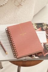 Matt Notebook 2026 Yılı A5 Keten Ajanda Spiralli 15x21 cm - 12 Aylık Pembe