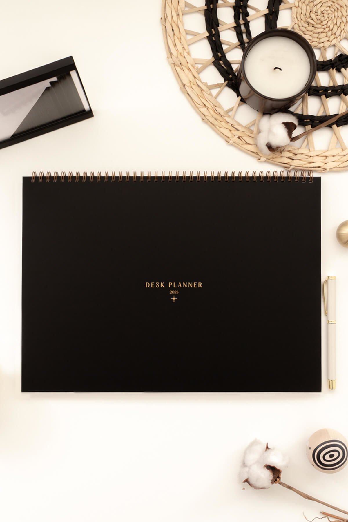 Matt Notebook 2025 Masaüstü Planlayıcı Takvim 25x35 cm - Siyah