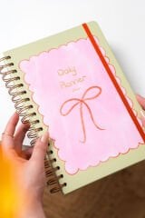 Matt Notebook 2026 Yılı Günlük Spiralli Ajanda 16x24 cm - 12 Aylık Fiyonk