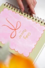 Matt Notebook 2026 Yılı Günlük Spiralli Ajanda 16x24 cm - 12 Aylık Fiyonk
