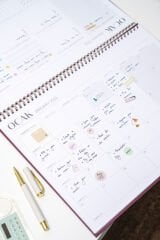 Matt Notebook 2026 Masaüstü Planlayıcı Takvim 25x35 cm - Bordo