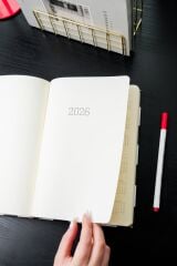 Matt Notebook 2026 Yılı Günlük Ajanda 16x24 cm - 12 Aylık Dama