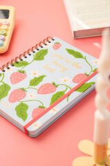 Matt Notebook B5 17x24 cm Spiralli Lastikli Noktalı Tarihsiz Not Defteri Çilek