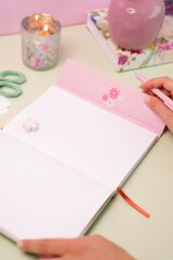 Matt Notebook A5 15x21 Mıknatıslı Kapak Defter Çizgili Papatya