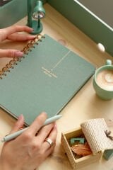Matt Notebook 2025-2026 A5 Keten Akademik Ajanda Spiralli 15x21 cm - 17 Aylık Yeşil