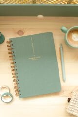 Matt Notebook 2025-2026 A5 Keten Akademik Ajanda Spiralli 15x21 cm - 17 Aylık Yeşil