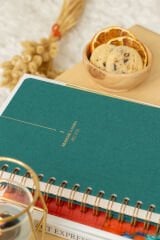 Matt Notebook 2025-2026 A5 Keten Akademik Ajanda Spiralli 15x21 cm - 17 Aylık Koyu Yeşil