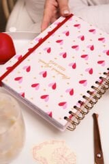 Matt Notebook 2025-2026 A5 Akademik Ajanda Spiralli 15x21 cm - 16 Aylık - Motivasyon Sayfalı Kalpler