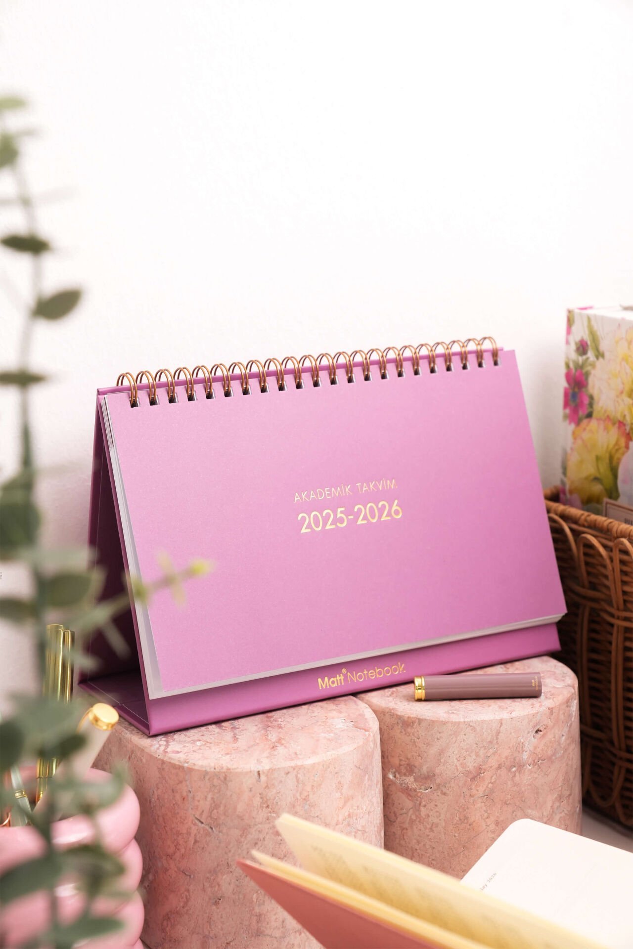 Matt Notebook 2025-2026 16 Aylık Akademik Masaüstü Planlayıcı Takvim Bordo