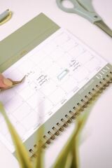 Matt Notebook 2025-2026 16 Aylık Akademik Masaüstü Planlayıcı Takvim Yeşil
