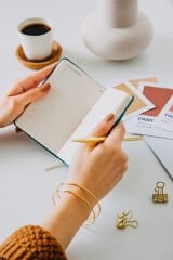 Matt Notebook 2026 Yılı Lastikli Günlük Cep Ajandası 12 Aylık Koyu Yeşil