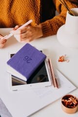 Matt Notebook 2026 Yılı Lastikli Günlük Cep Ajandası 12 Aylık Lila