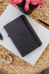 Matt Notebook 2026 Yılı Lastikli Günlük Cep Ajandası 12 Aylık Siyah