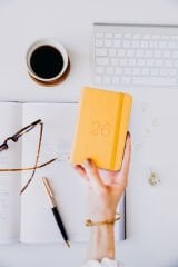 Matt Notebook 2026 Yılı Lastikli Günlük Cep Ajandası 12 Aylık Sarı