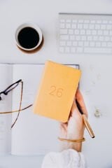Matt Notebook 2026 Yılı Lastikli Günlük Cep Ajandası 12 Aylık Sarı